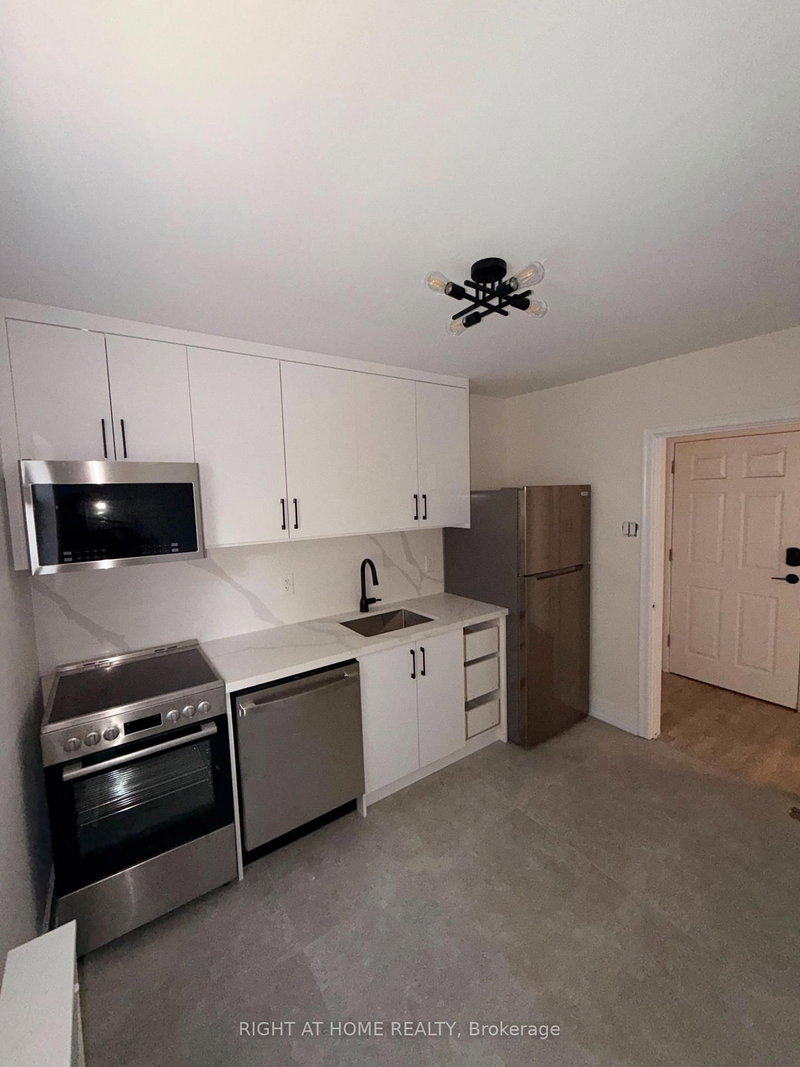 203 - 3384 Lake Shore Boulevard W