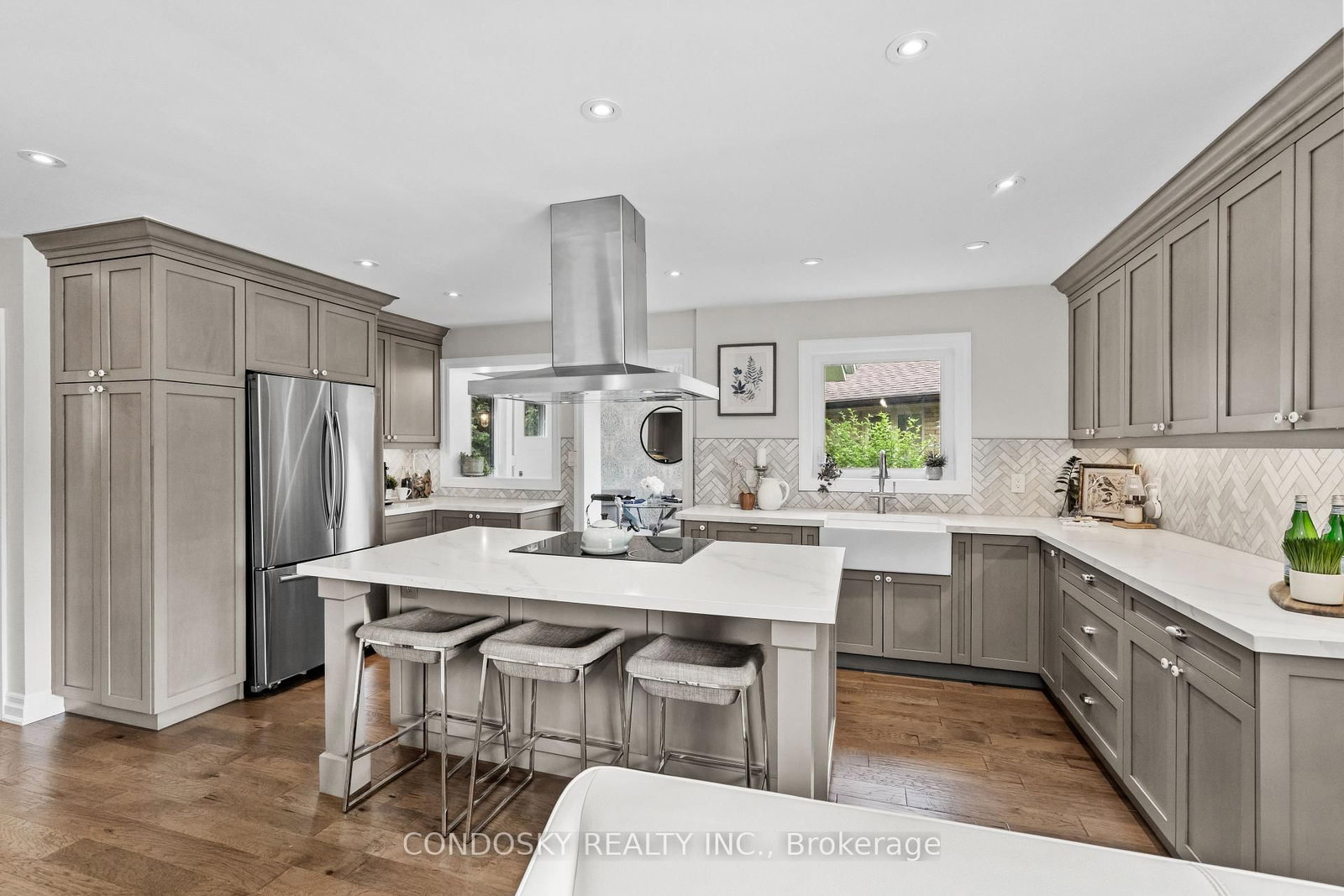 15 Gibbons Place • Halton Hills, ON photo 3