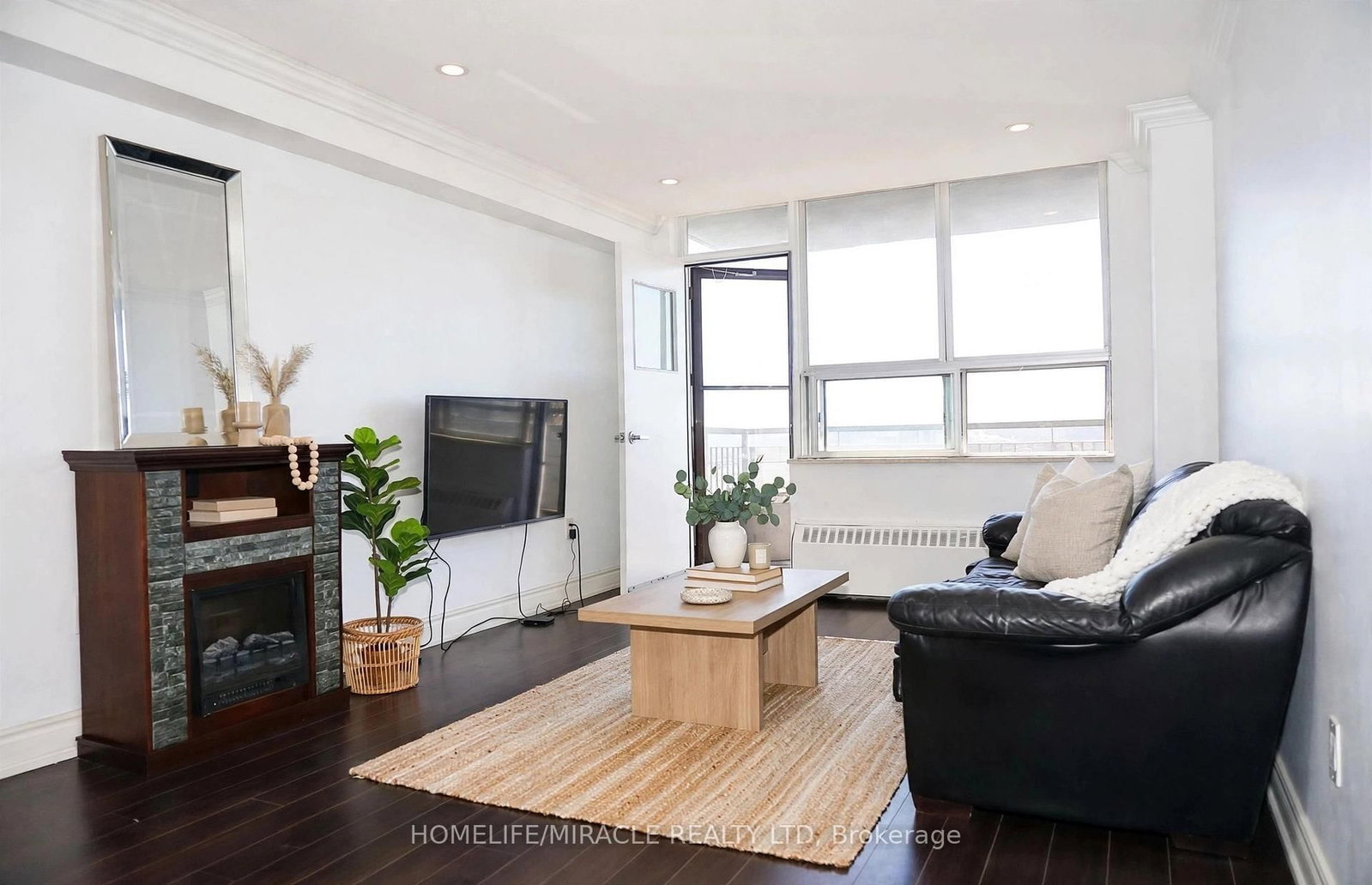 100 Lotherton Pathway • #605 • Toronto, ON photo 3
