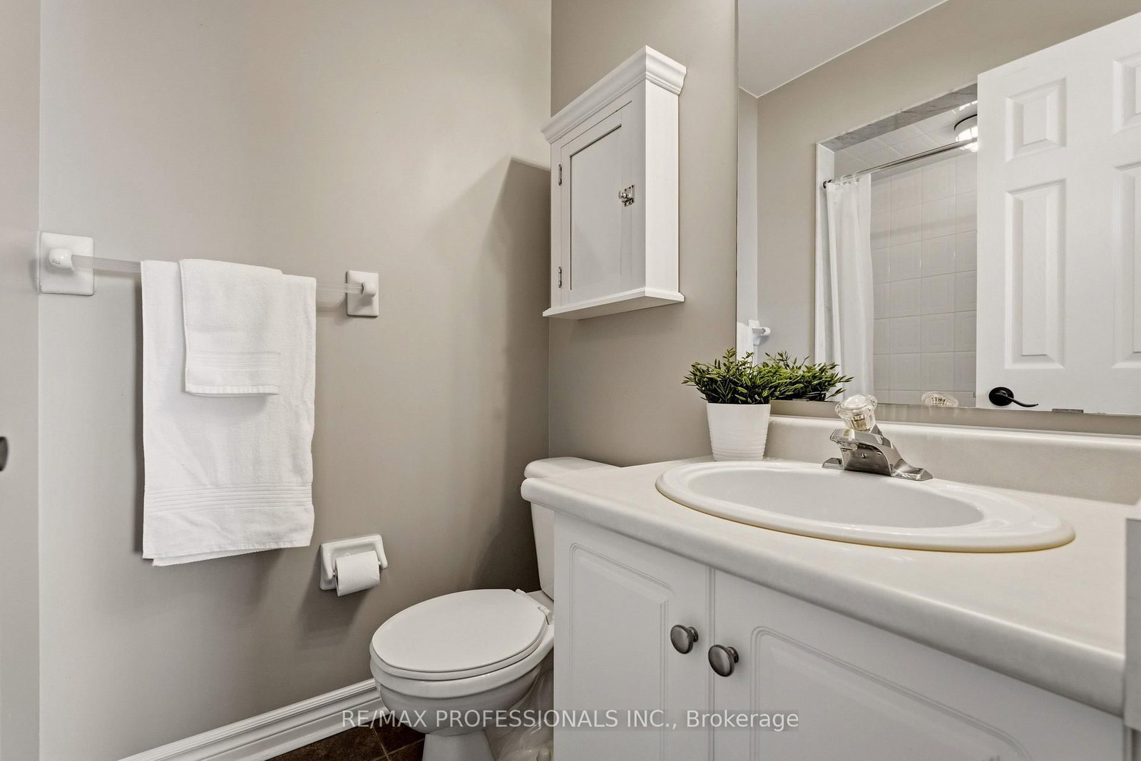40 Dominion Gardens Drive • Halton Hills, ON photo 27