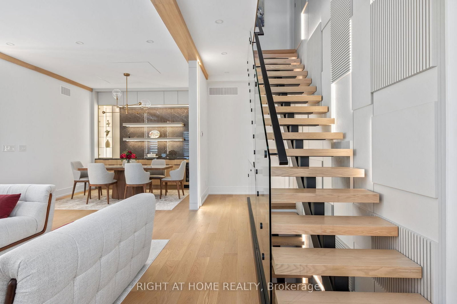 33 Thorndale Avenue • Toronto, ON photo 10