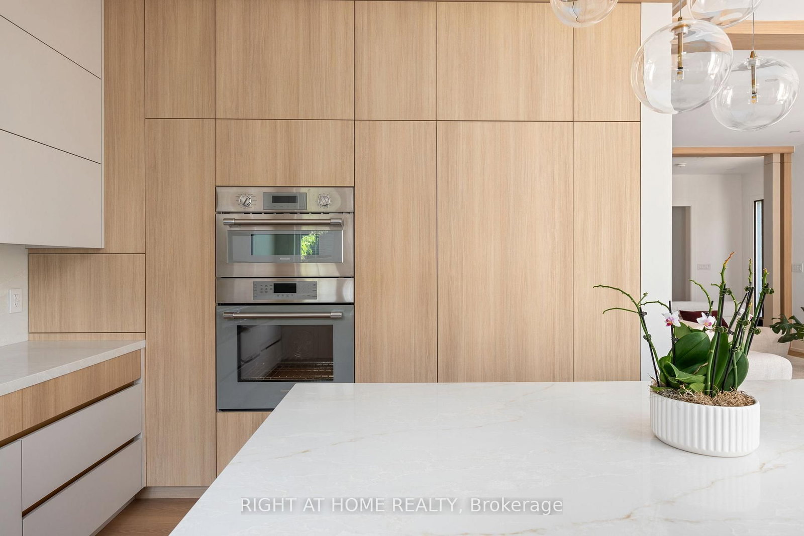 33 Thorndale Avenue • Toronto, ON photo 15