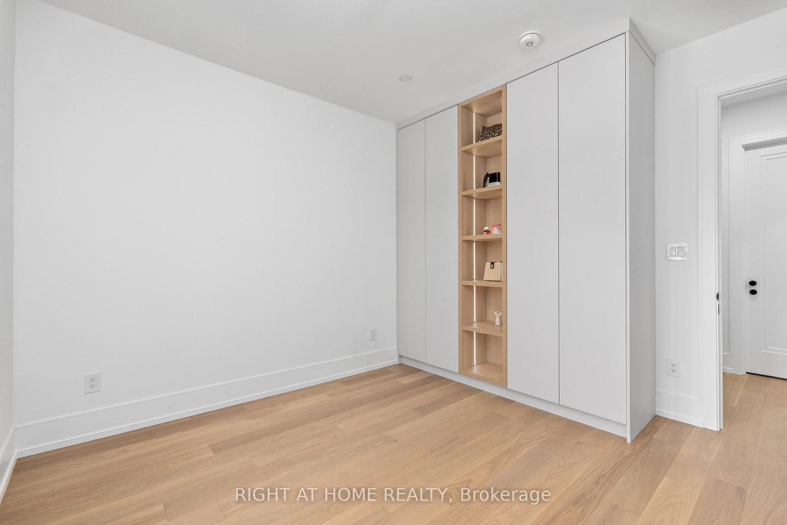 33 Thorndale Avenue • Toronto, ON photo 28