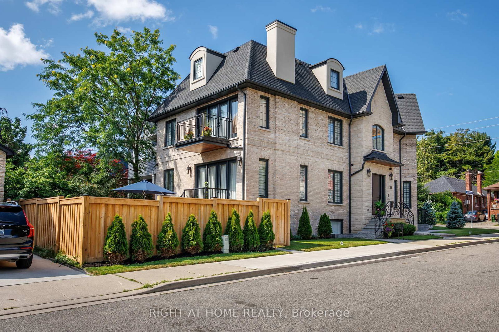 33 Thorndale Avenue • Toronto, ON photo 4