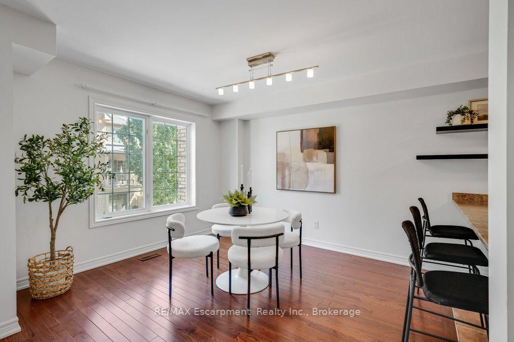 626 Hooks Common • Burlington, ON photo 10