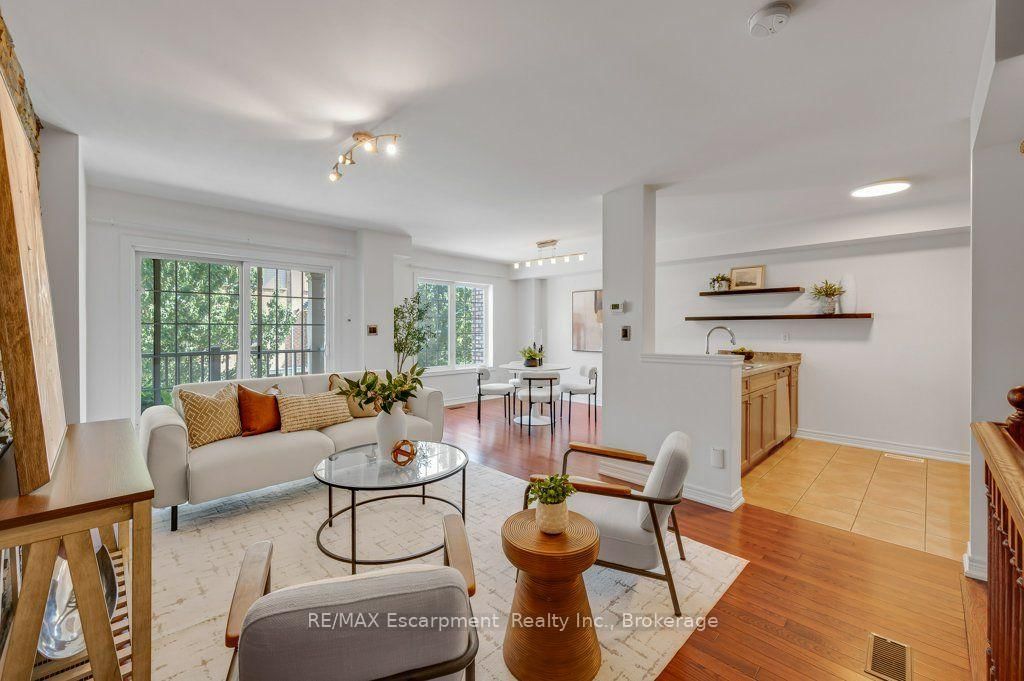 626 Hooks Common • Burlington, ON photo 11
