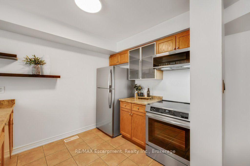 626 Hooks Common • Burlington, ON photo 12