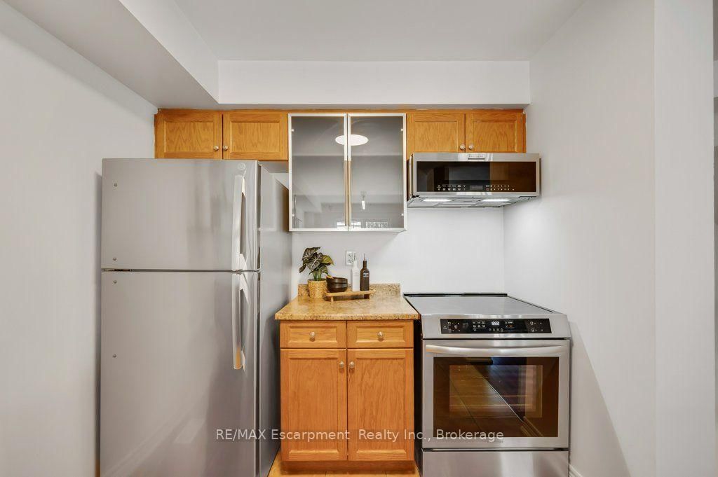 626 Hooks Common • Burlington, ON photo 14