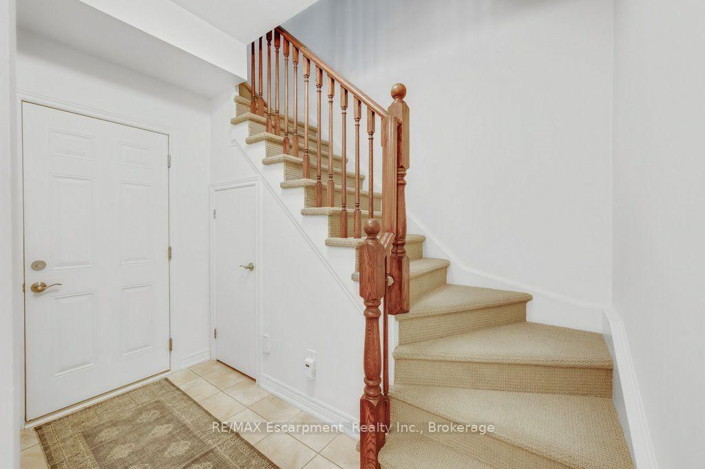 626 Hooks Common • Burlington, ON photo 24