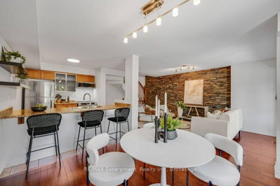 626 Hooks Common • Burlington, ON photo 4