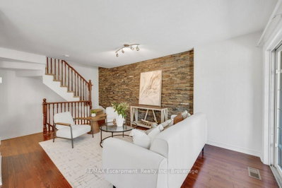 626 Hooks Common • Burlington, ON photo 5
