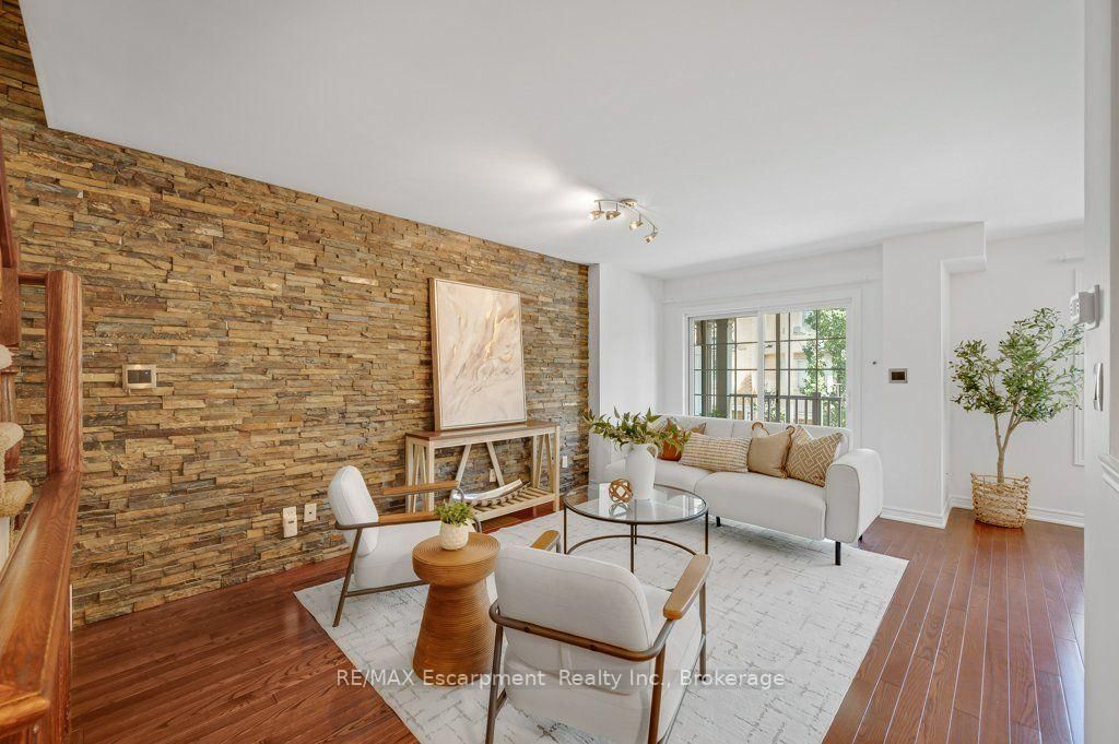 626 Hooks Common • Burlington, ON photo 6