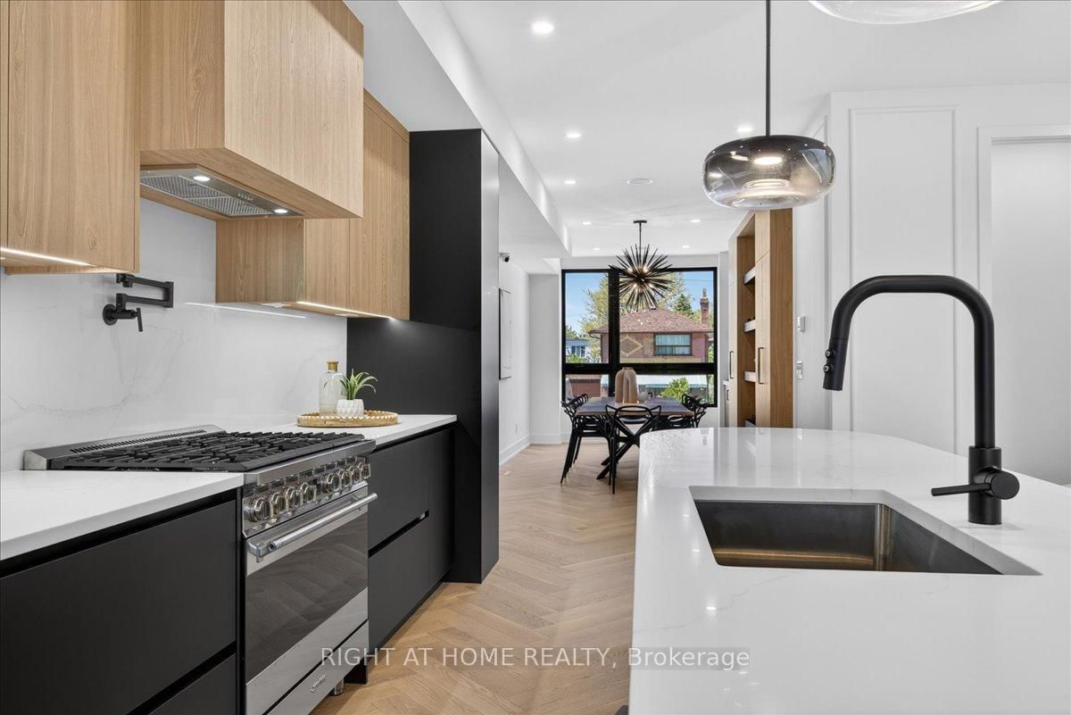 15B ROSEMEADE Avenue • Toronto, ON photo 10