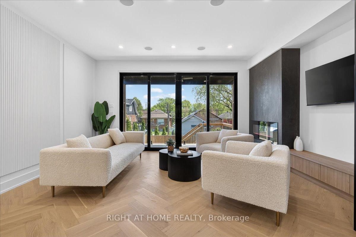 15B ROSEMEADE Avenue • Toronto, ON photo 12