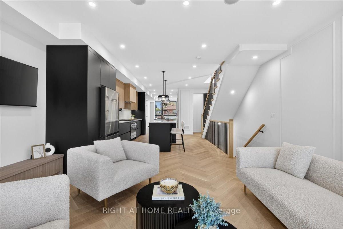 15B ROSEMEADE Avenue • Toronto, ON photo 14