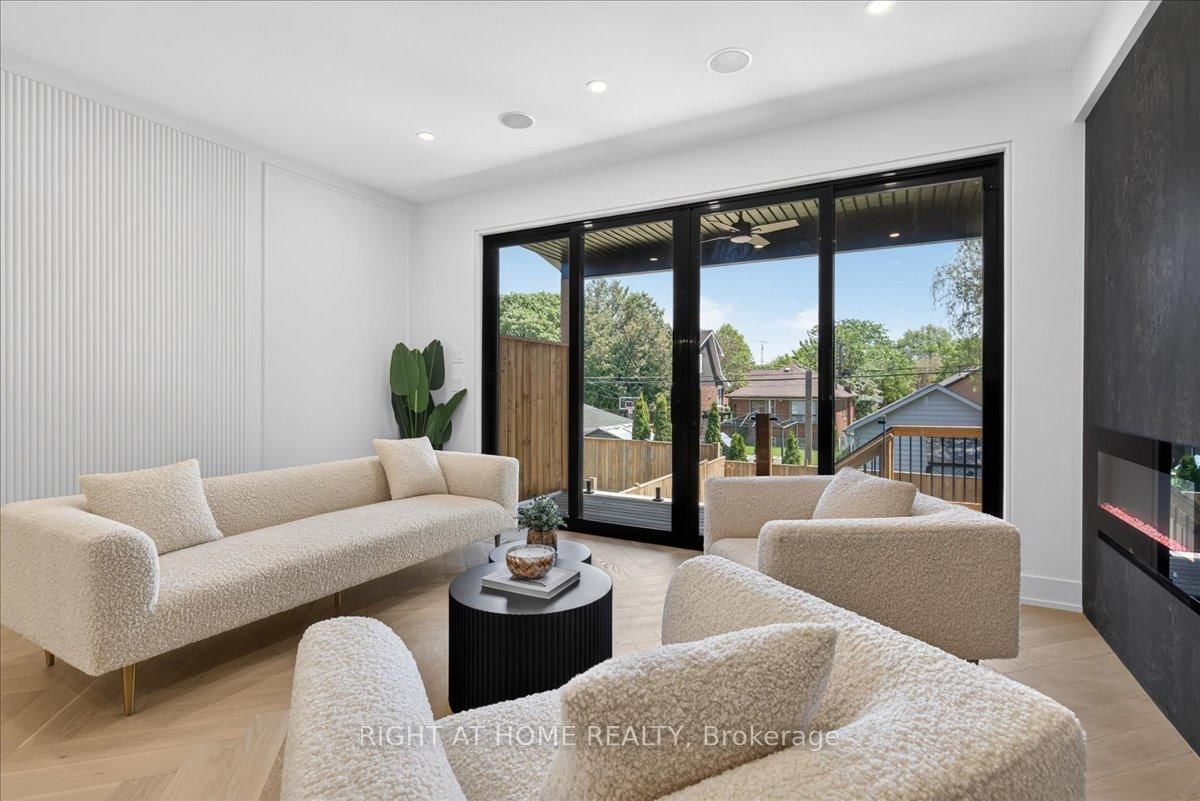 15B ROSEMEADE Avenue • Toronto, ON photo 16