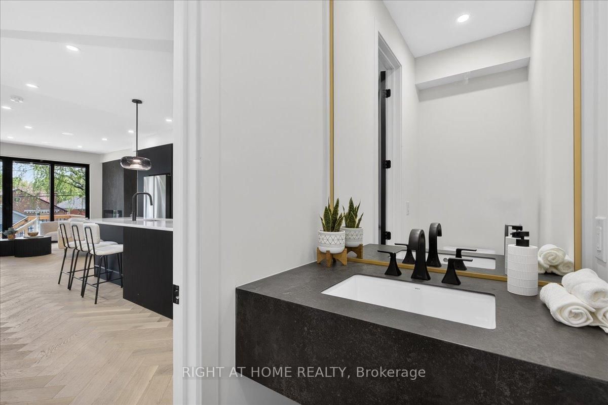 15B ROSEMEADE Avenue • Toronto, ON photo 17