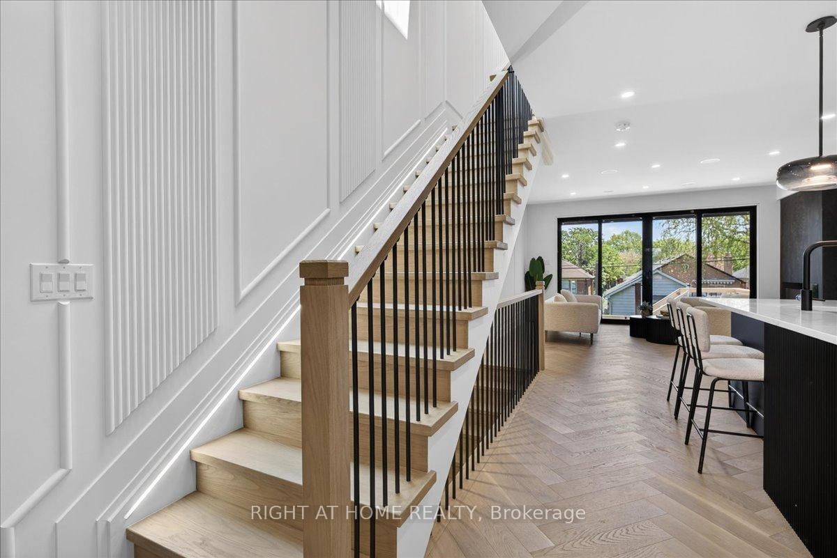 15B ROSEMEADE Avenue • Toronto, ON photo 18