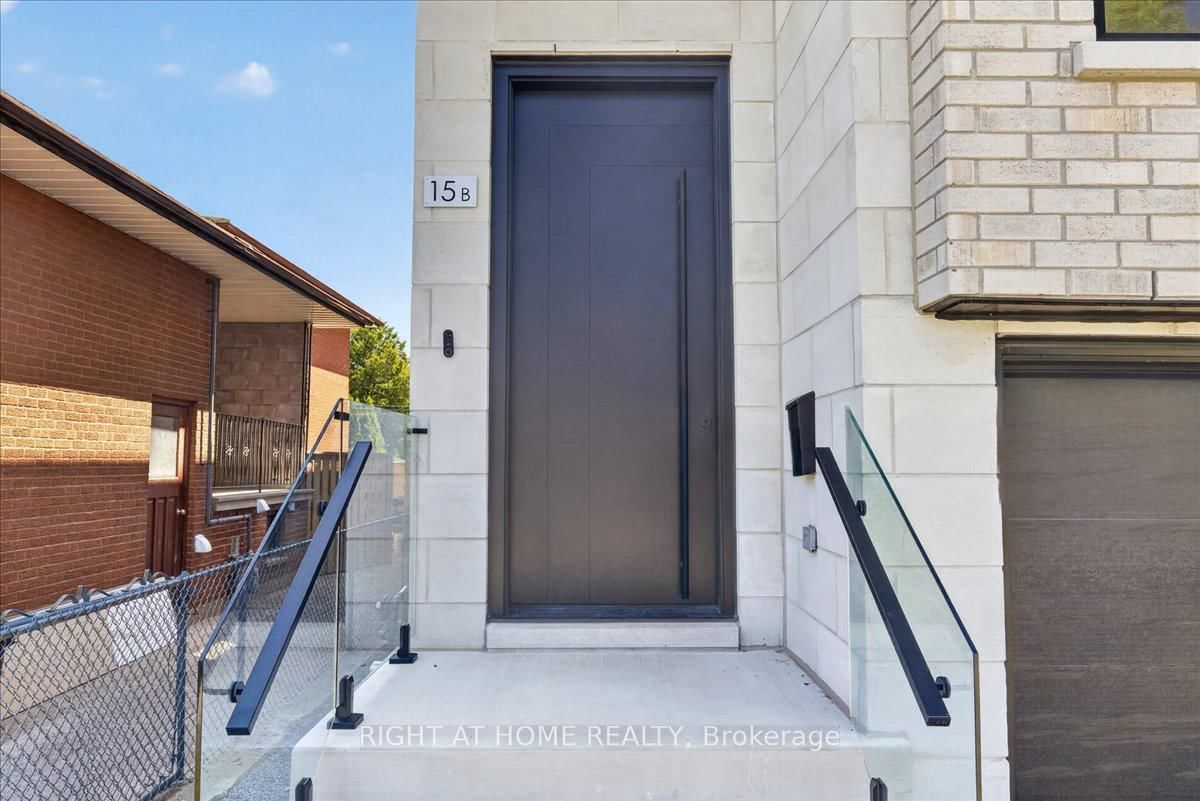 15B ROSEMEADE Avenue • Toronto, ON photo 3