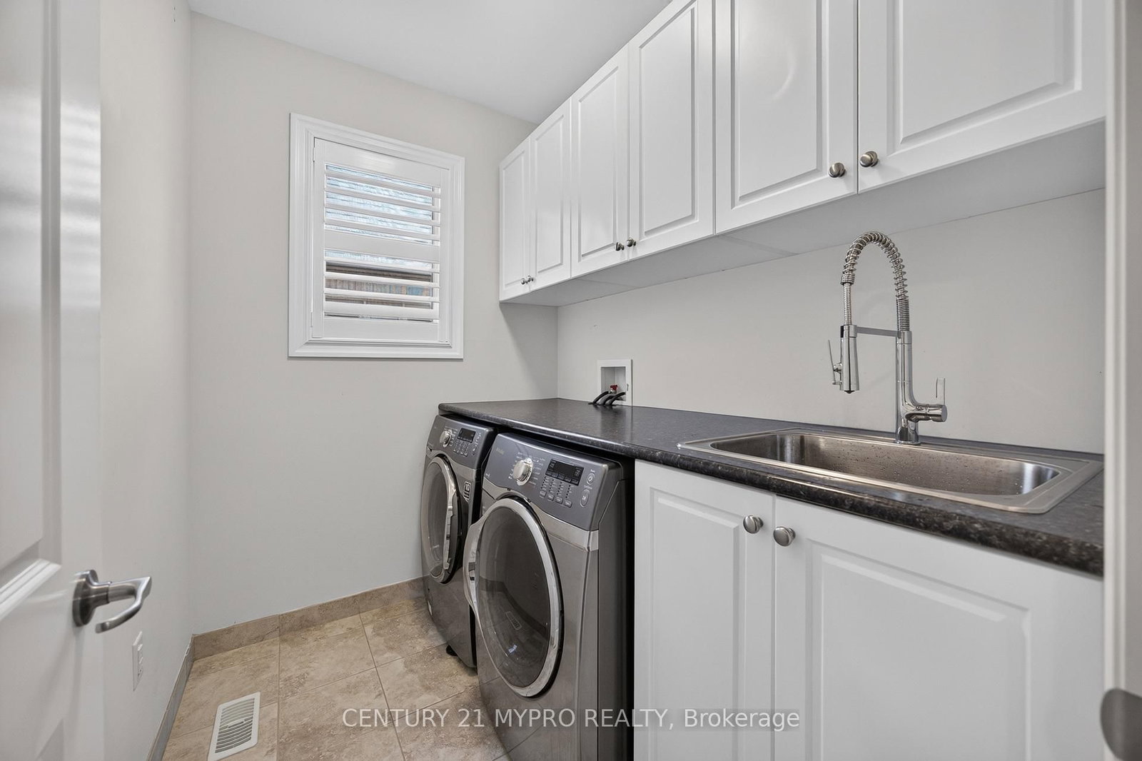 144 North Park Boulevard • Oakville, ON photo 39