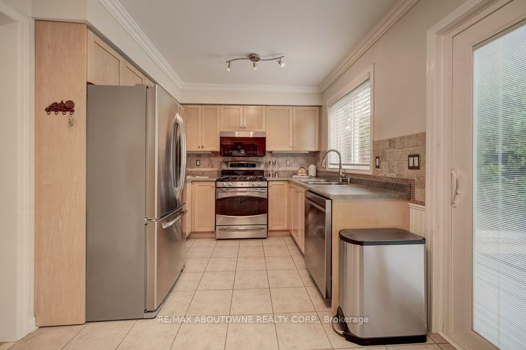 5180 Bunton Crescent • Burlington, ON photo 6