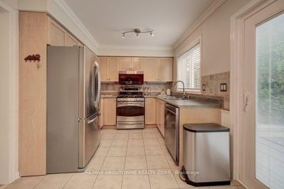 5180 Bunton Crescent • Burlington, ON photo 6