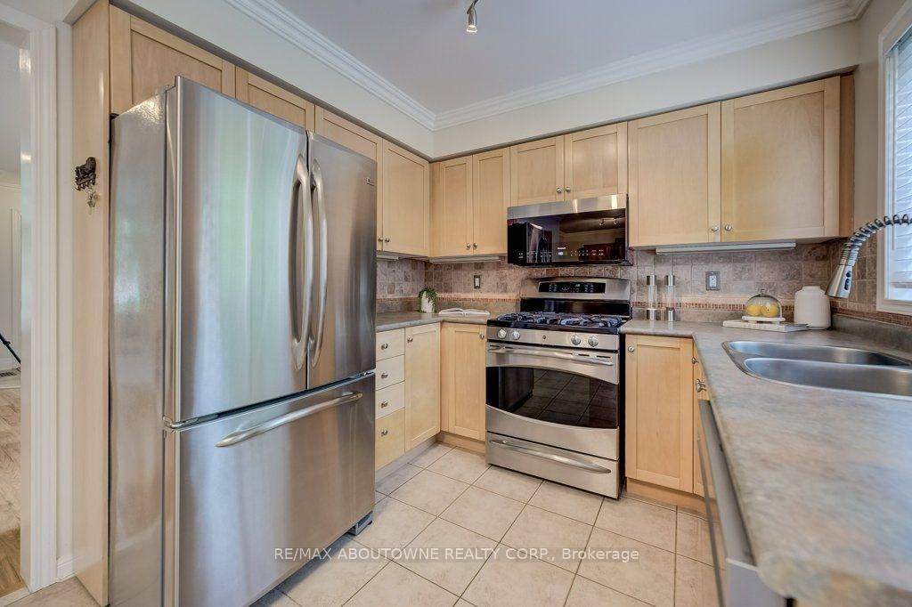5180 Bunton Crescent • Burlington, ON photo 8