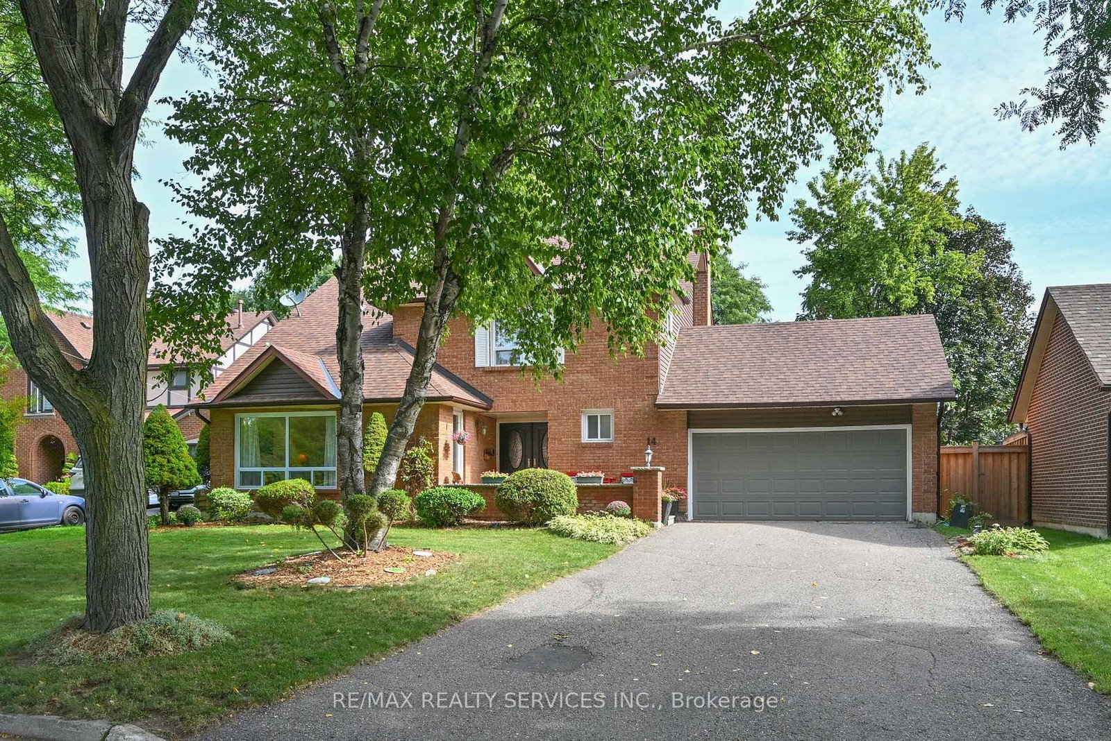 14 Ramsgate Court • Brampton, ON photo 2