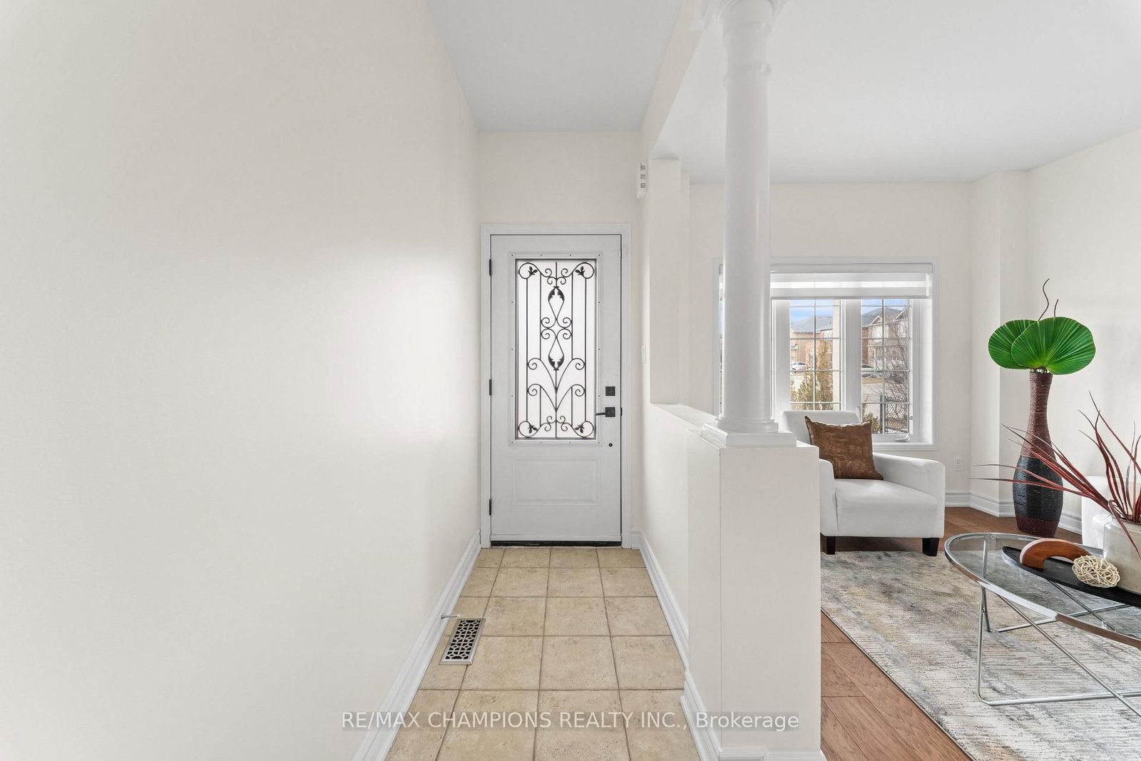 42 Abbotsbury Brampton,ON L6X 0S3 — Photo 3