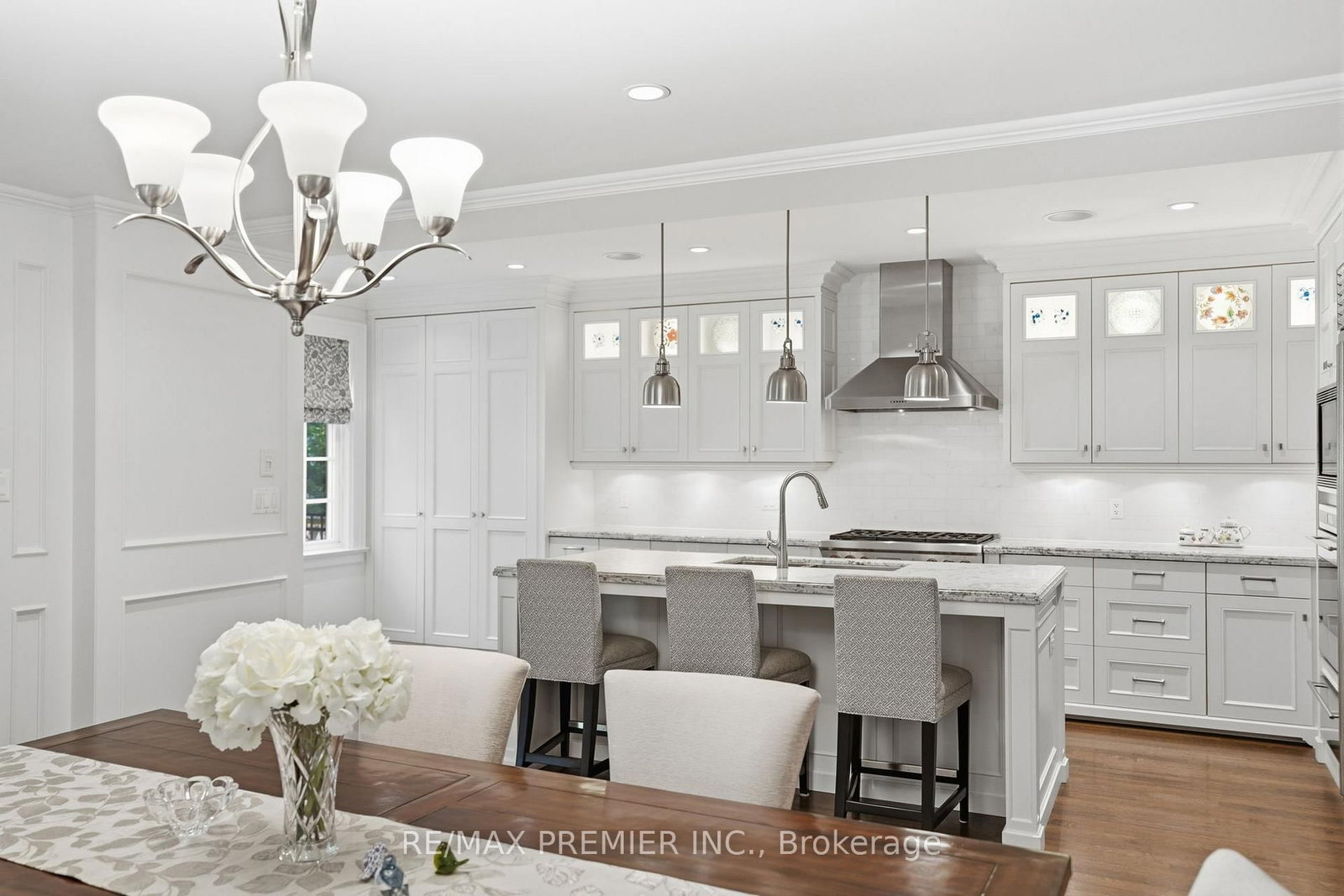 132 The Kingsway • Toronto, ON photo 11