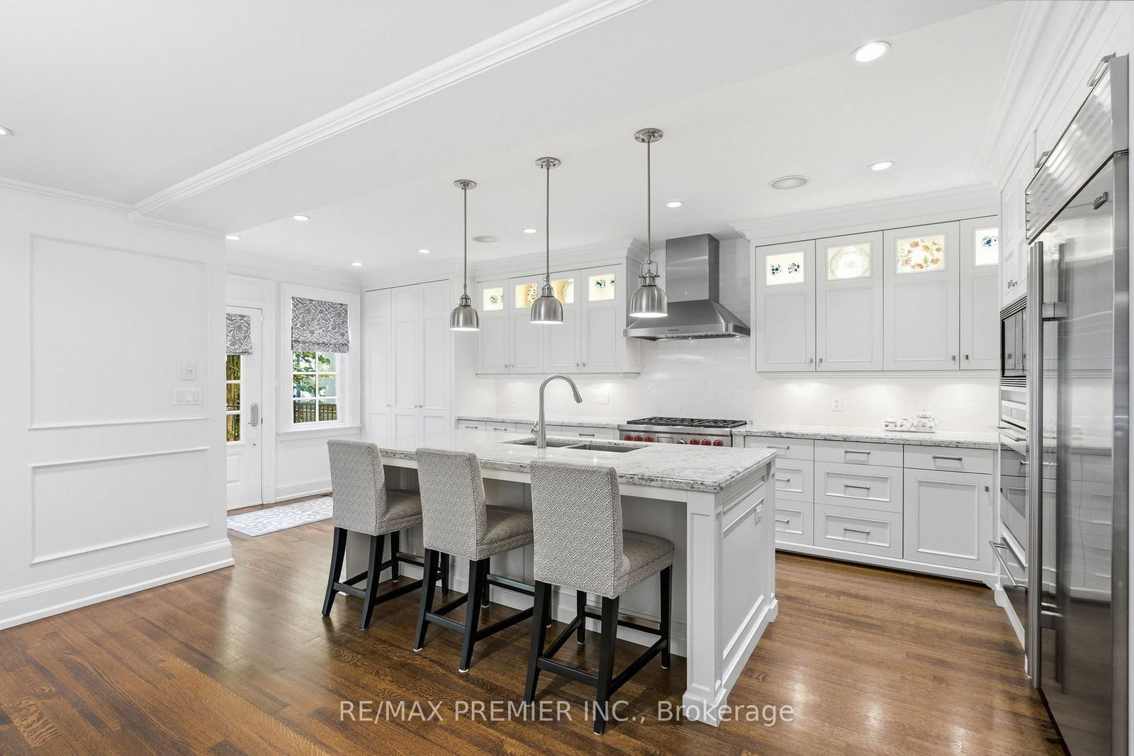 132 The Kingsway • Toronto, ON photo 12