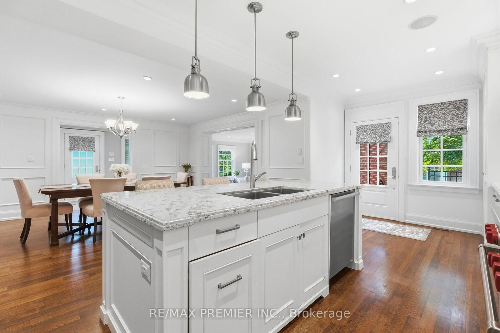 132 The Kingsway • Toronto, ON photo 15