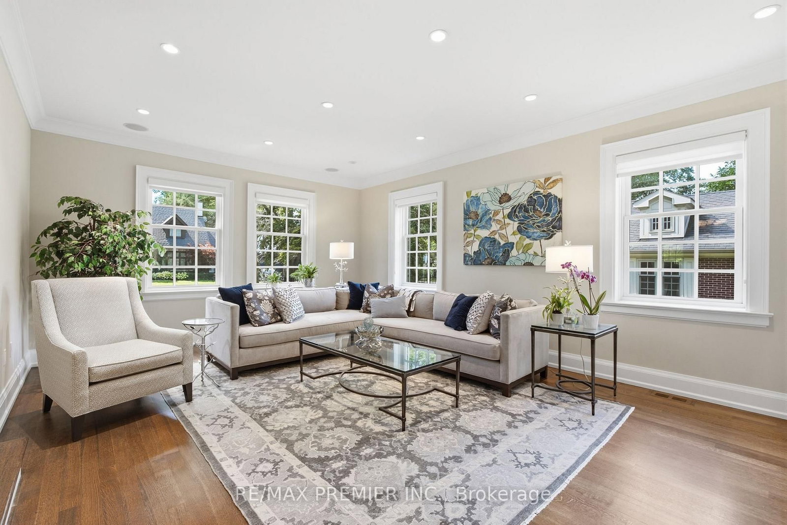 132 The Kingsway • Toronto, ON photo 17