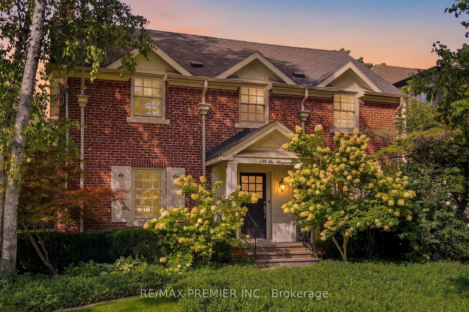 132 The Kingsway • Toronto, ON photo 2
