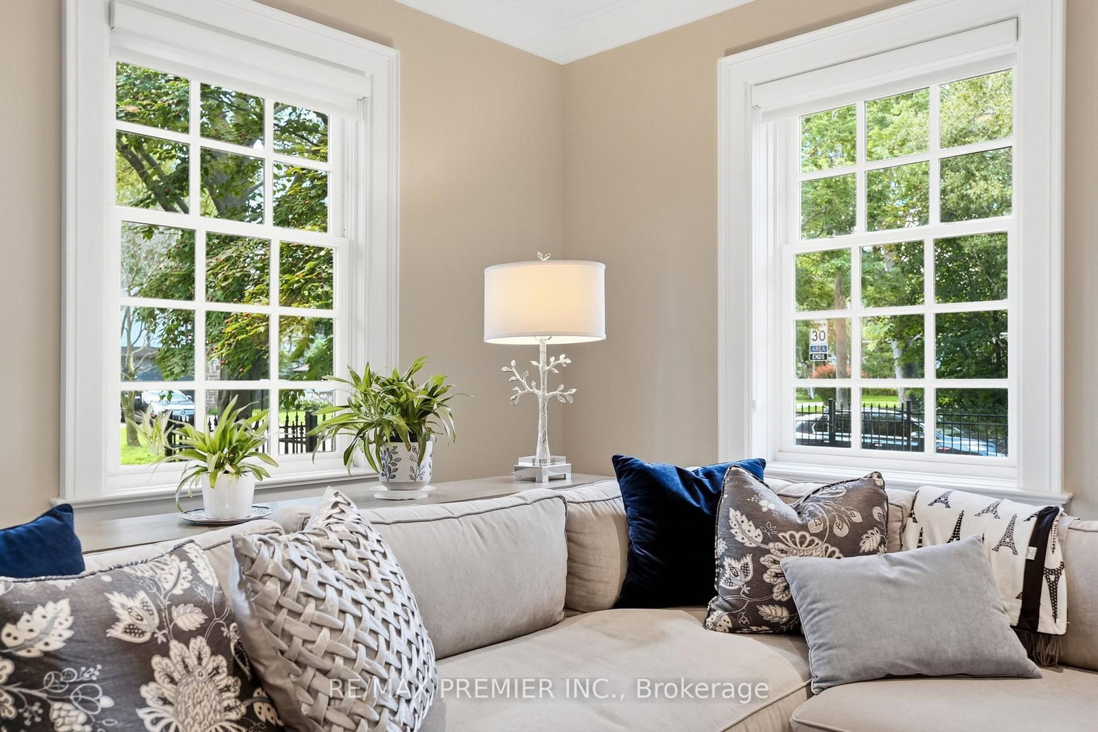 132 The Kingsway • Toronto, ON photo 21