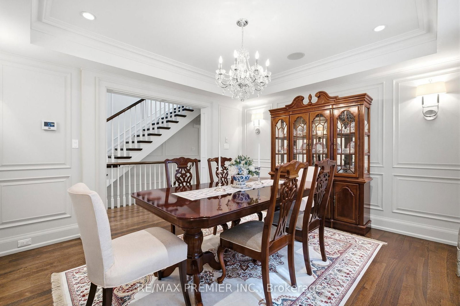 132 The Kingsway • Toronto, ON photo 22