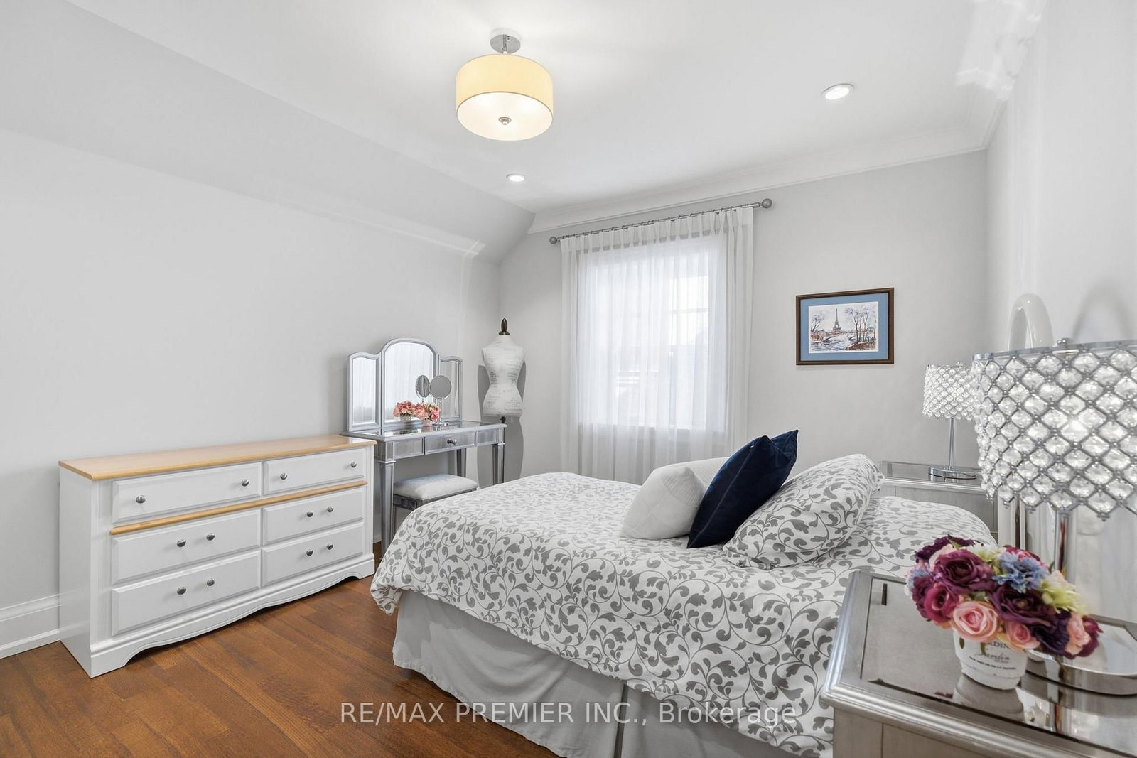 132 The Kingsway • Toronto, ON photo 33