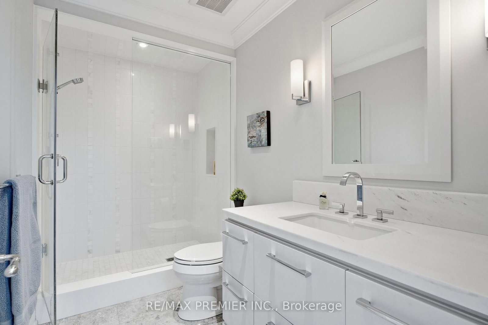 132 The Kingsway • Toronto, ON photo 35