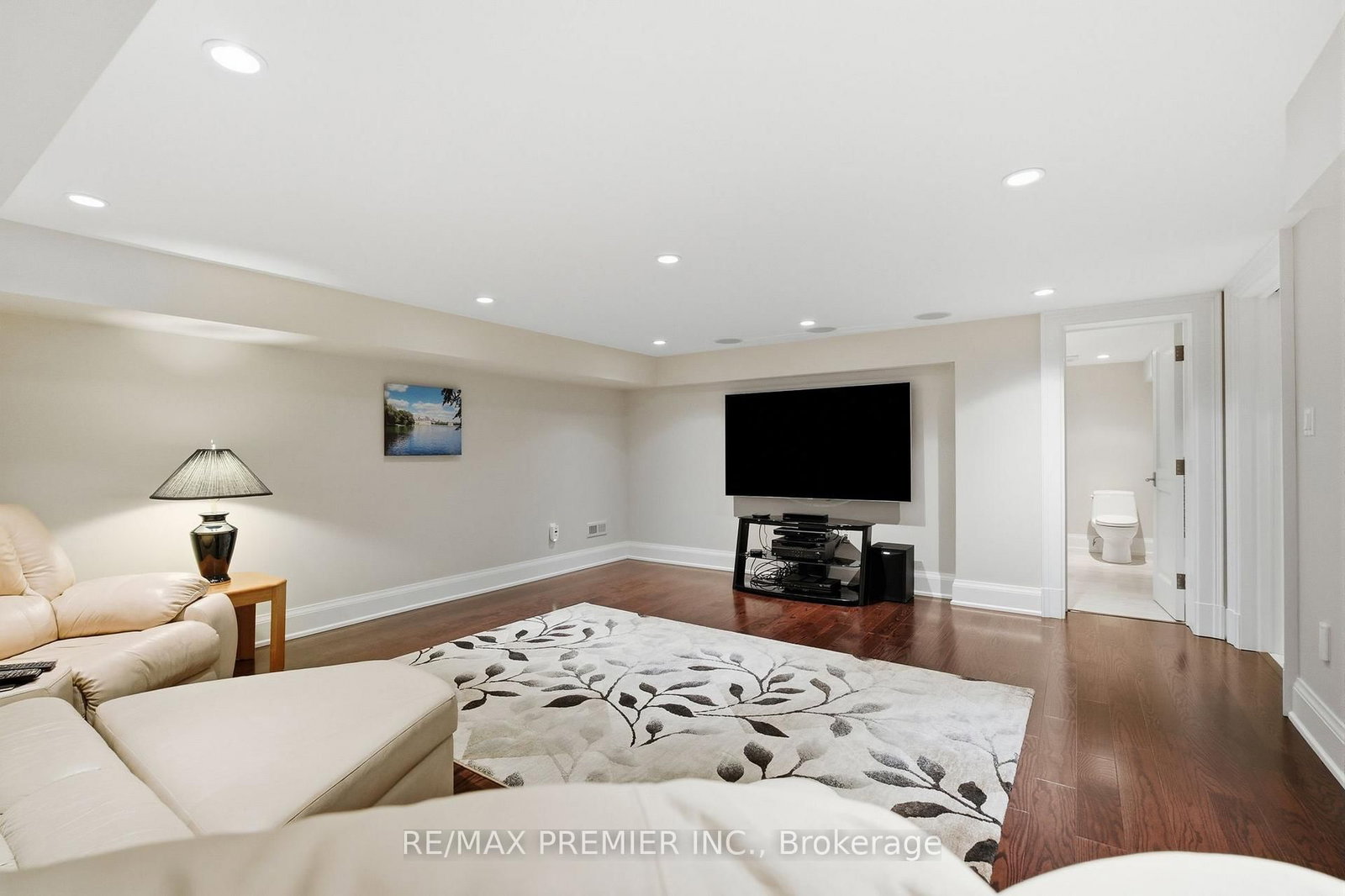 132 The Kingsway • Toronto, ON photo 36