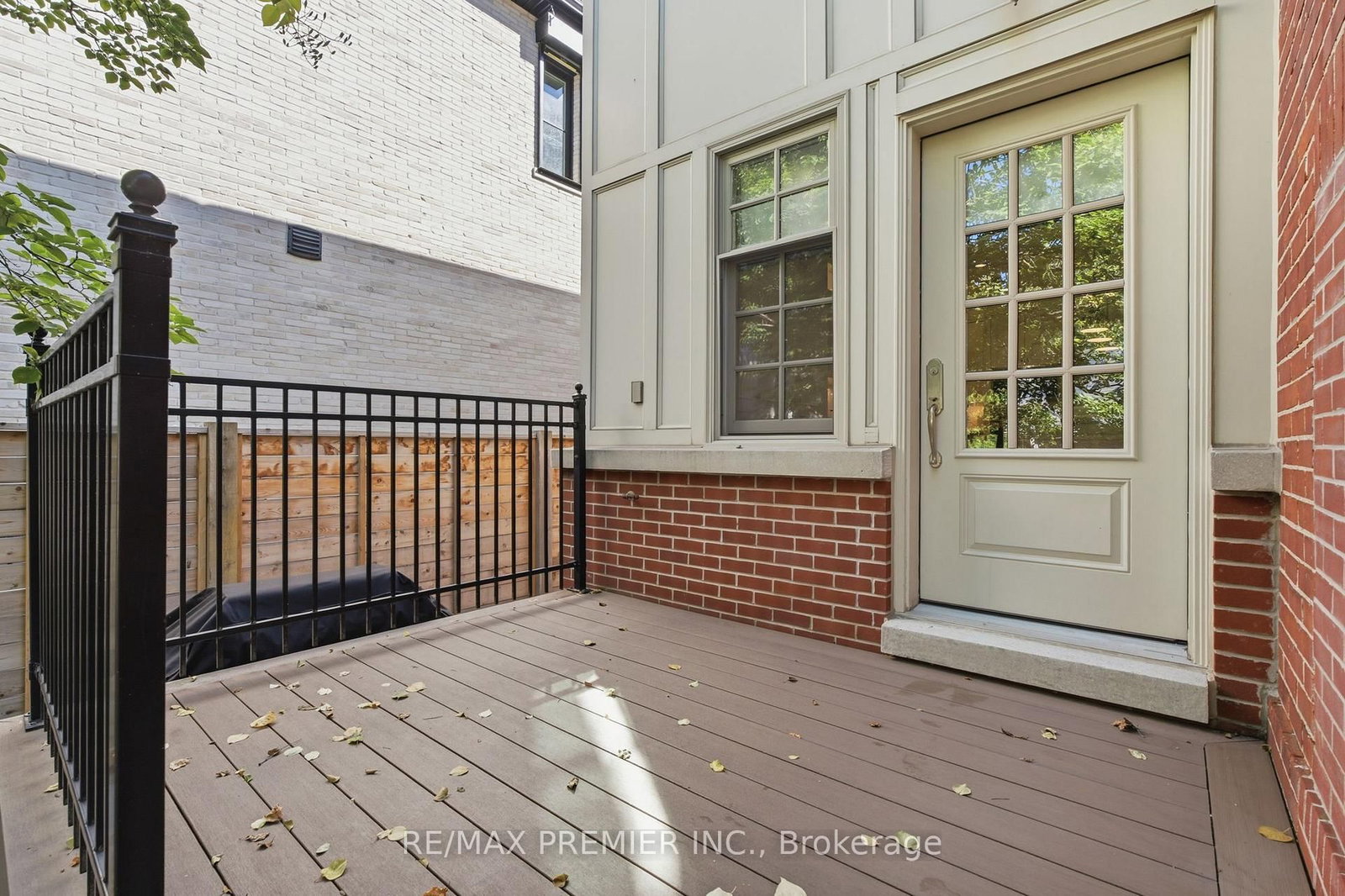 132 The Kingsway • Toronto, ON photo 40