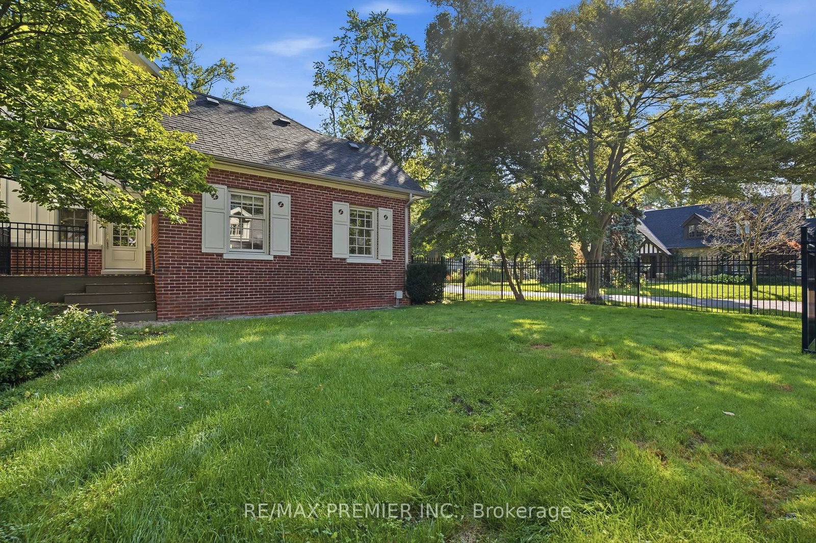 132 The Kingsway • Toronto, ON photo 41