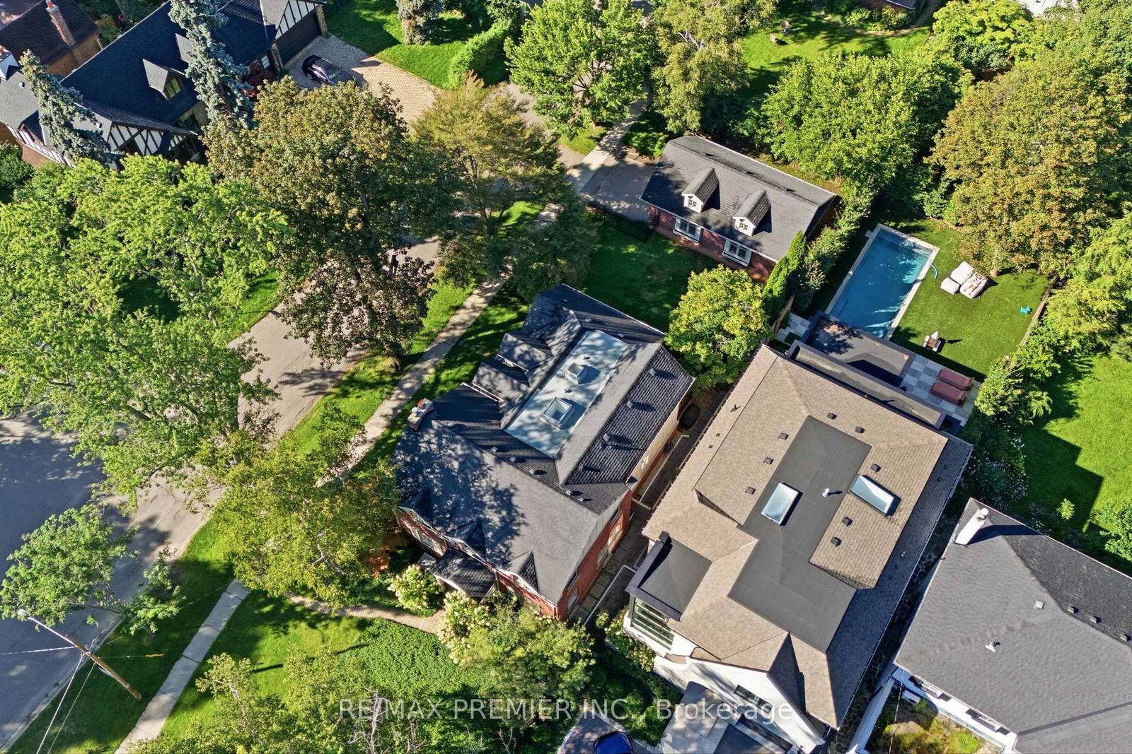 132 The Kingsway • Toronto, ON photo 47