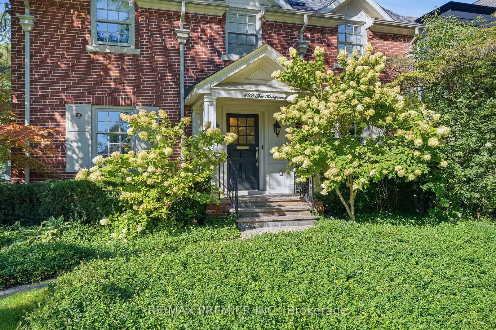 132 The Kingsway • Toronto, ON photo 5