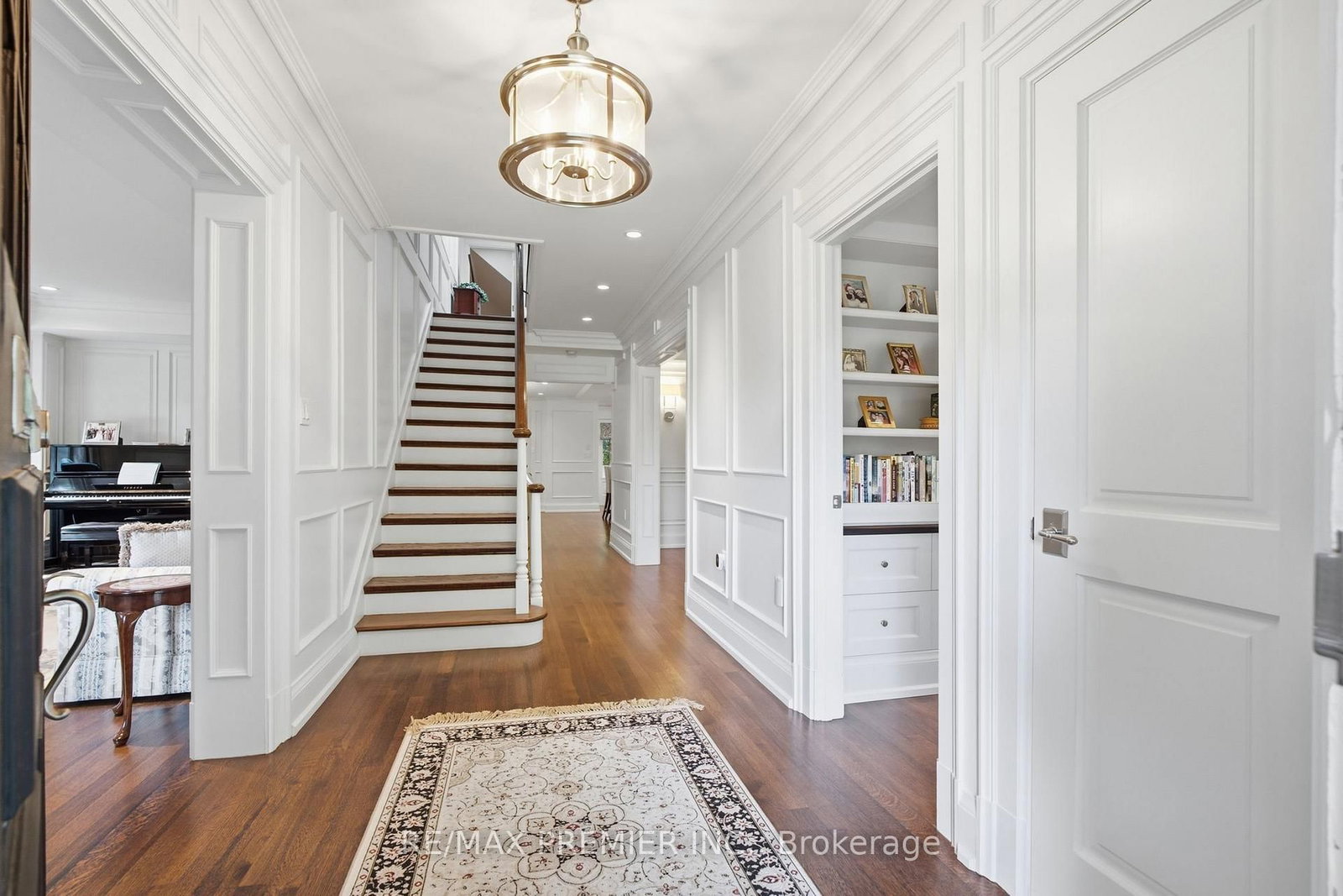 132 The Kingsway • Toronto, ON photo 6