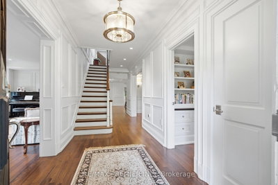 132 The Kingsway • Toronto, ON photo 6