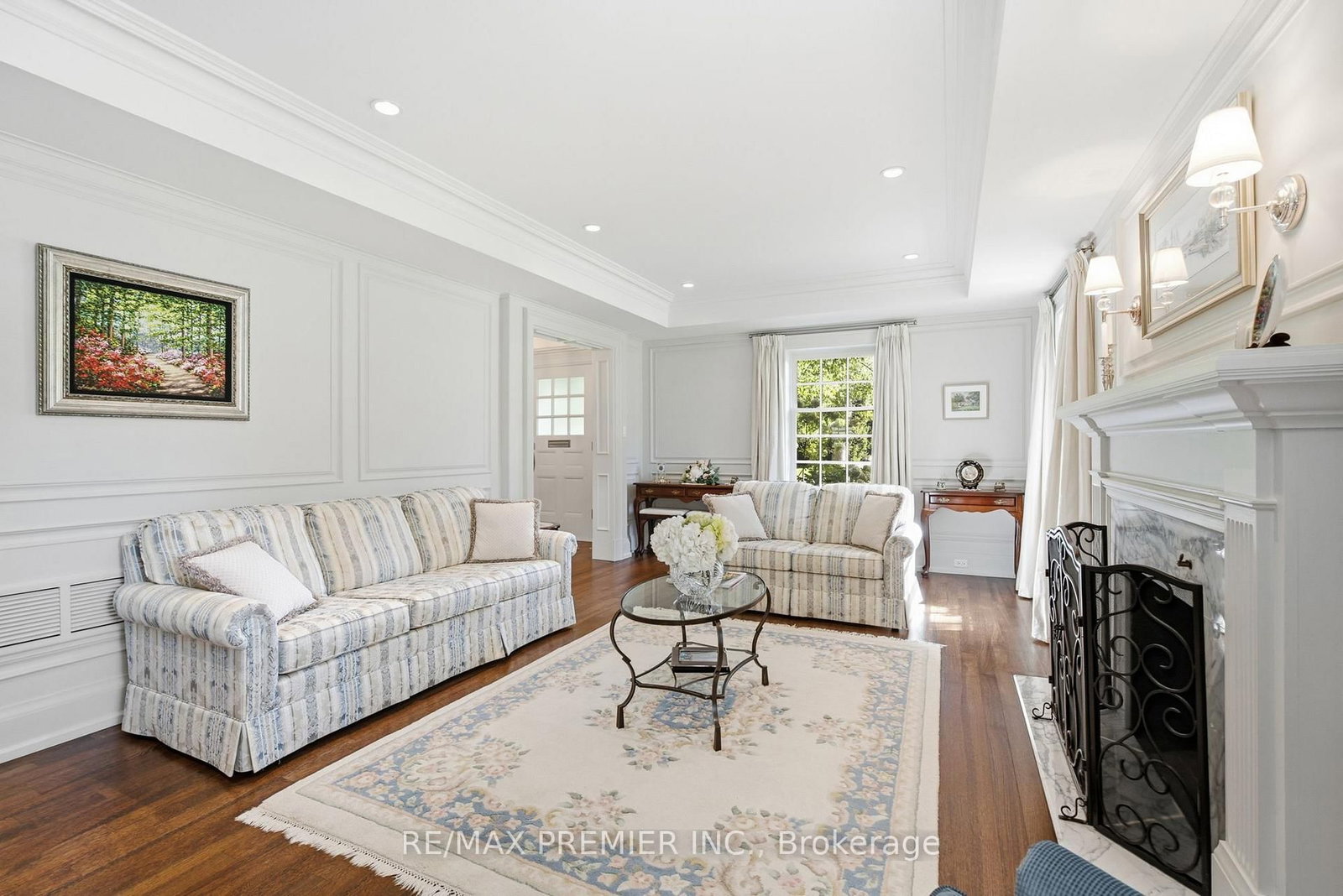 132 The Kingsway • Toronto, ON photo 8