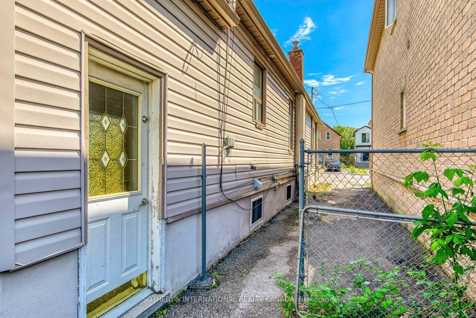 66 Twenty Ninth Street • Toronto, ON photo 30