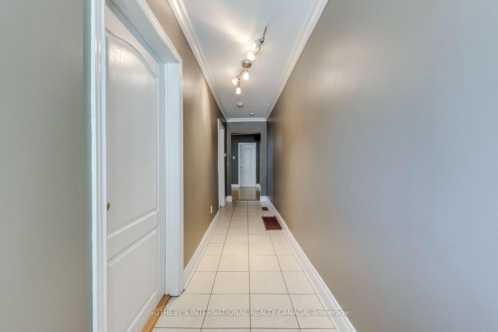 66 Twenty Ninth Street • Toronto, ON photo 5
