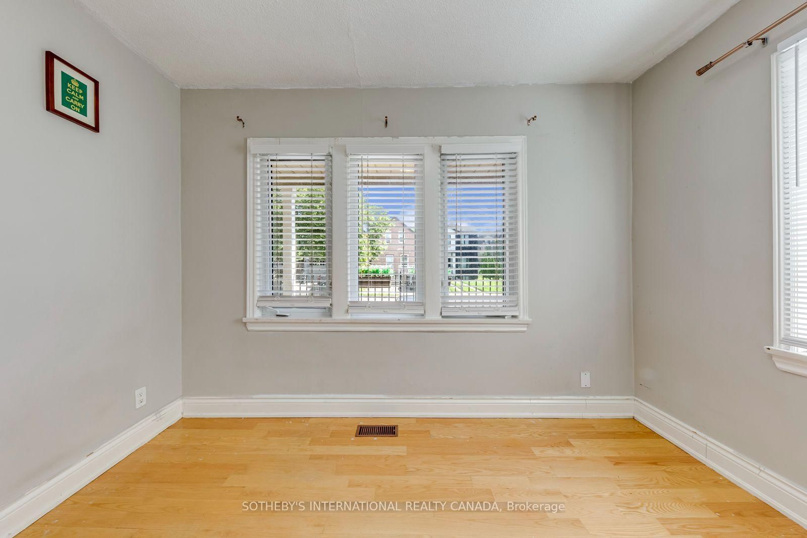 66 Twenty Ninth Street • Toronto, ON photo 8