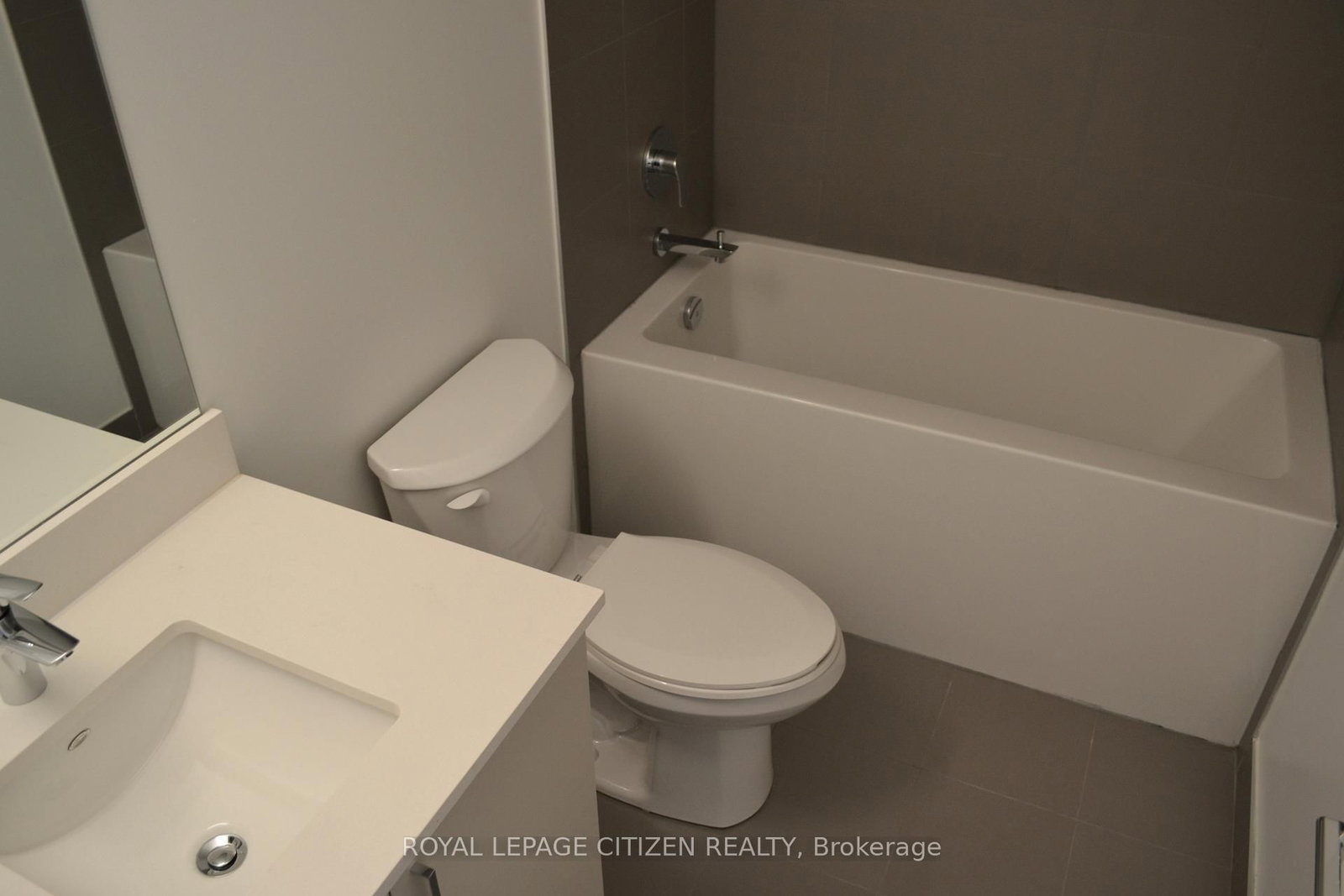 1005 Dundas Oakville,ON L6H 7E8 — Photo 24